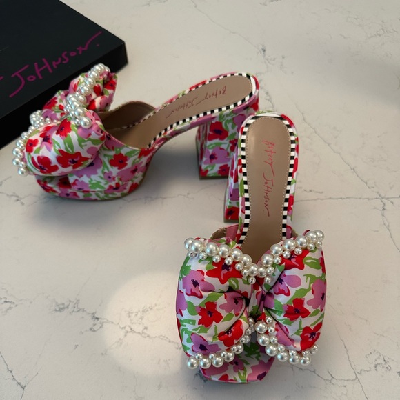 Betsy Johnson Maccie Heels - Picture 4 of 9